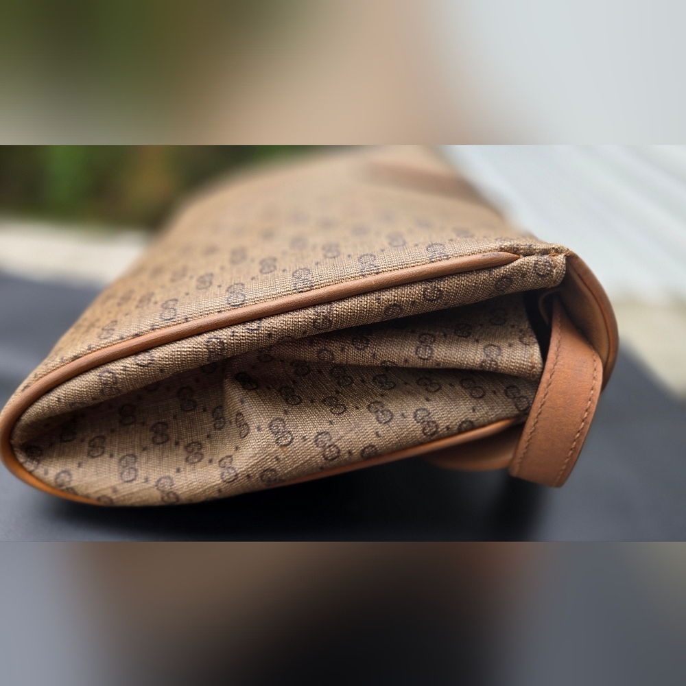 EUC Vintage Gucci Crossbody - Picture 5 of 16